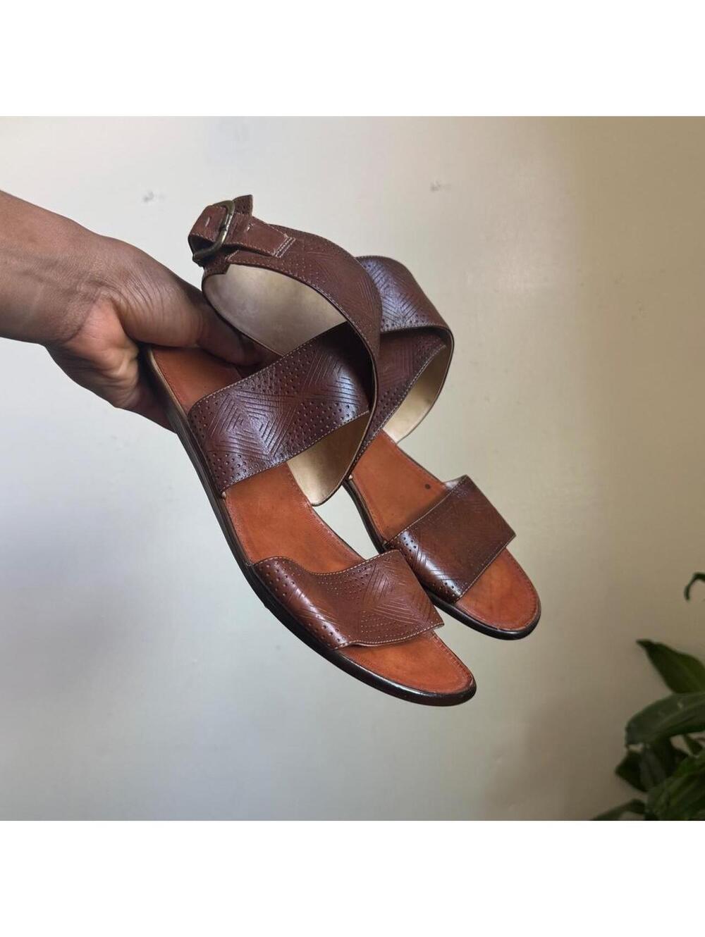 Vintage 9 west Brown Leather Crisscross Sandal strap Ankle Buckle Low Heel US7.5
